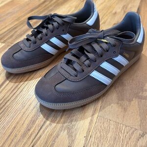 adidas Brown & White Samba Low-Top Sneakers Leather & Suede (size 7 women’s)